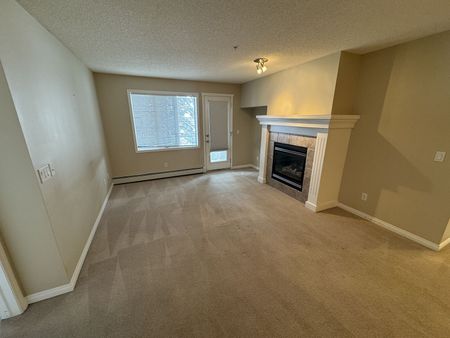 210, 40 Parkridge View SE, Calgary - Photo 3