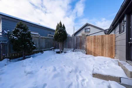 For Lease - 24 Duke Street Unit# 1, Brantford, Ontario - Photo 2