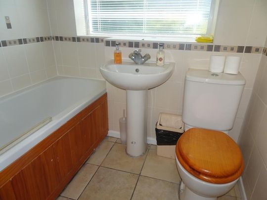3 bedroom semi-detached house to rent - Photo 1