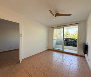 Location Appartement 2 pièces 29m² LE BEAUSSET 83330 - Photo 1