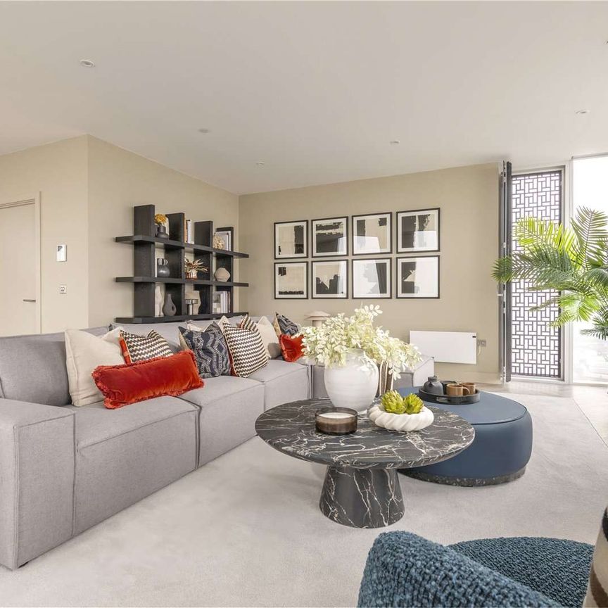 Exceptional Fully Furnished Three Double Bedroom Penthouse Apartment with unrivalled facilities in the Exclusive Cortland Development, Colliers Yard. - Photo 1