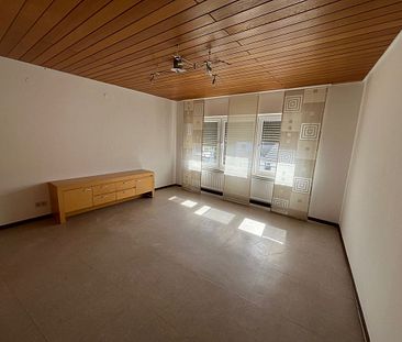 GERÄUMIGE 3-ZIMMER-WOHNUNG MIT RIESIGER ÜBERDACHTER DACHTERRASSE UND GARTEN! - Foto 2