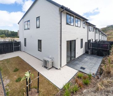 STUNNING WHITBY TOWNHOUSE - Photo 3