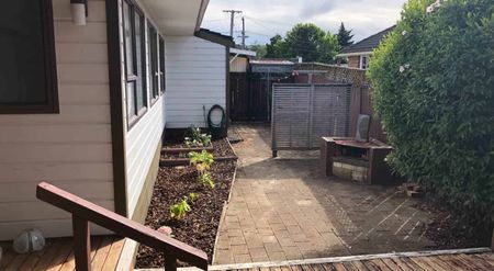 Lovely Three Bedroom Family Home! - Photo 4