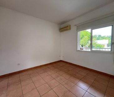 Location Appartement 4 pièces 61m² ST PIERRE 97410 - Photo 5