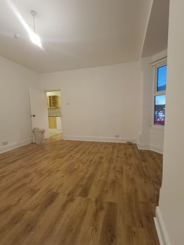 2 Bed Flat, Narborough Road, LE3 - Photo 2