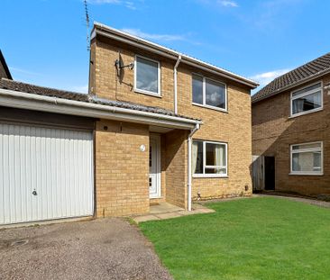A lovely detached 3 bedroom house, with garage and enclosed rear ga... - Photo 3