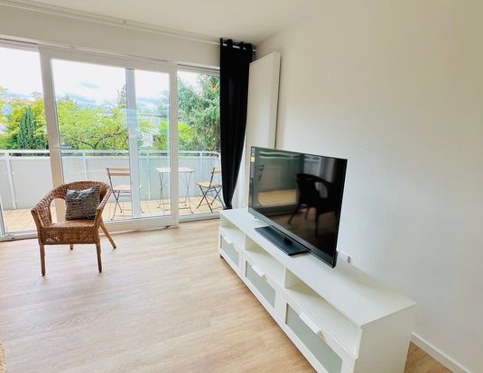 Modernes Wohnen mit Garten – Stilvoll möblierte 2-Zimmerwohnung in zentraler Lage Nürnbergs - Photo 1