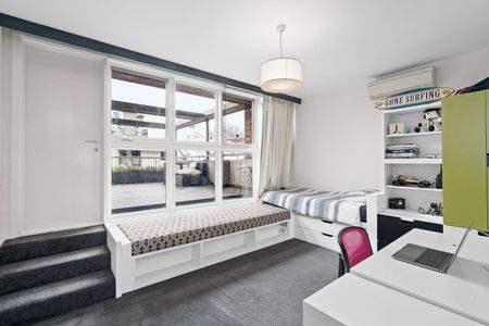 Position perfect with city views! - Photo 4