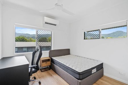 Furnished, modern, two bedroom apartment - Photo 3