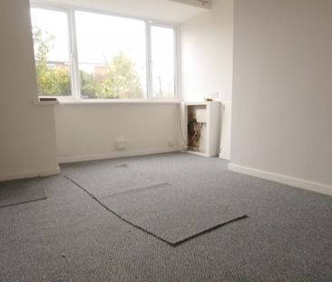 3 Bedroom Terraced House - Photo 4