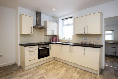 2 bedroom terraced house to rent - Photo 2