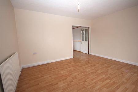 3 bedroom Semi-Detached House to let - Photo 5