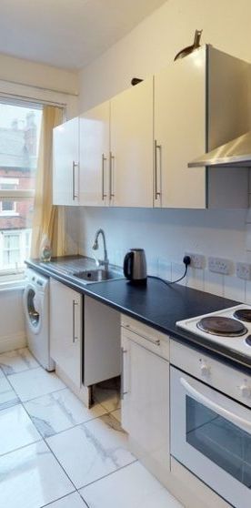 Flat 2, 2 St Michaels Terrace, Leeds, LS6 3QB - Photo 1