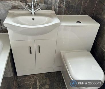 3 bedroom semi-detached house to rent - Photo 6