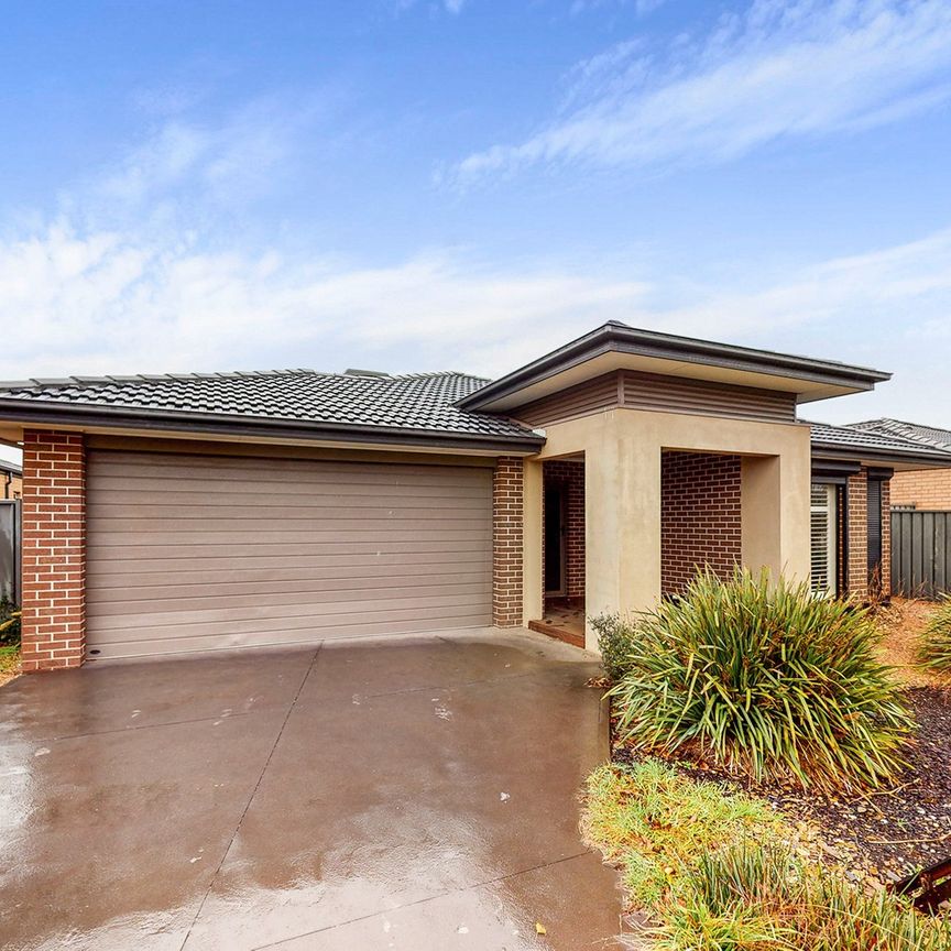 28 Hatfield Place, Deer Park - Photo 1