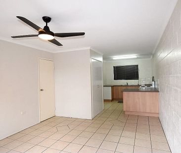 SPACIOUS 2 BEDROOM UNIT PERFECT FOR INDOOR & OUTDOOR LIVING! - Photo 2