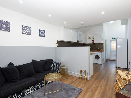 A Perfect Shared House for Rent in Coventry 🌟 - Photo 2