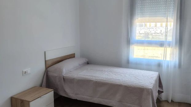 Piso de alquiler en Calle Jose Mejias Salguero, 1, Entrenúcleos - Photo 1