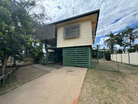 &ast;&ast; 3-Bedroom High Set Home in Moranbah 4744 QLD - Good Size for Family Living&excl;&ast;&ast; - Photo 5