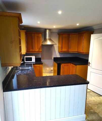 4 bedroom semi-detached house to rent - Photo 4