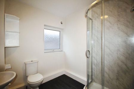 2 bedroom end of terrace house to rent - Photo 2