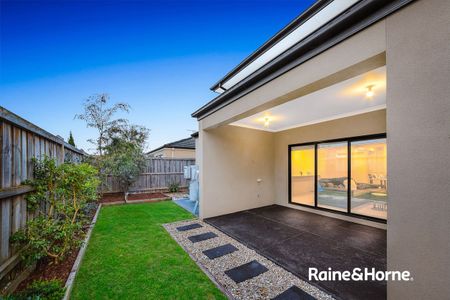 26 Omeara Crescent, Cranbourne East, VIC 3977 - Photo 3