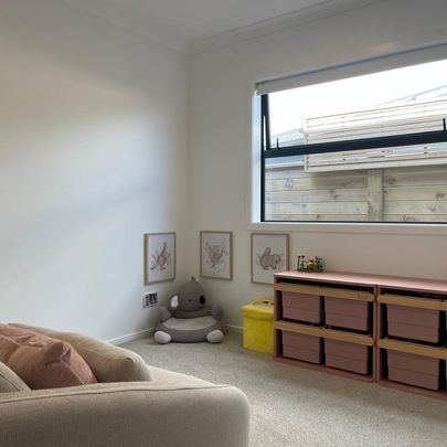Luxury Coastal Living in Papamoa vs Executive Family Retreat - Photo 1