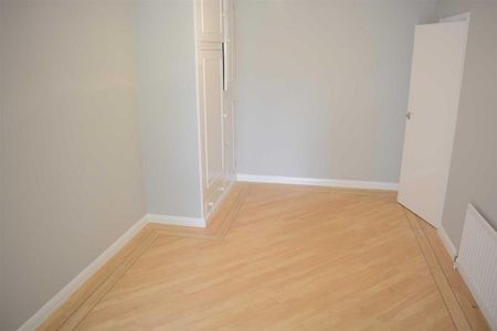 3 bedroom semi-detached bungalow to rent - Photo 4