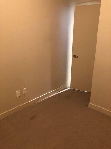 Venu Living at its finest – 1 bedroom plus den - Photo 3