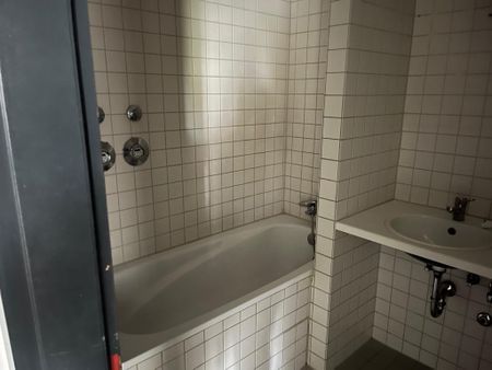 Helle Zwei-Zimmerwohnung im 1. OG ist ab sofort bezugsfrei! - Photo 2