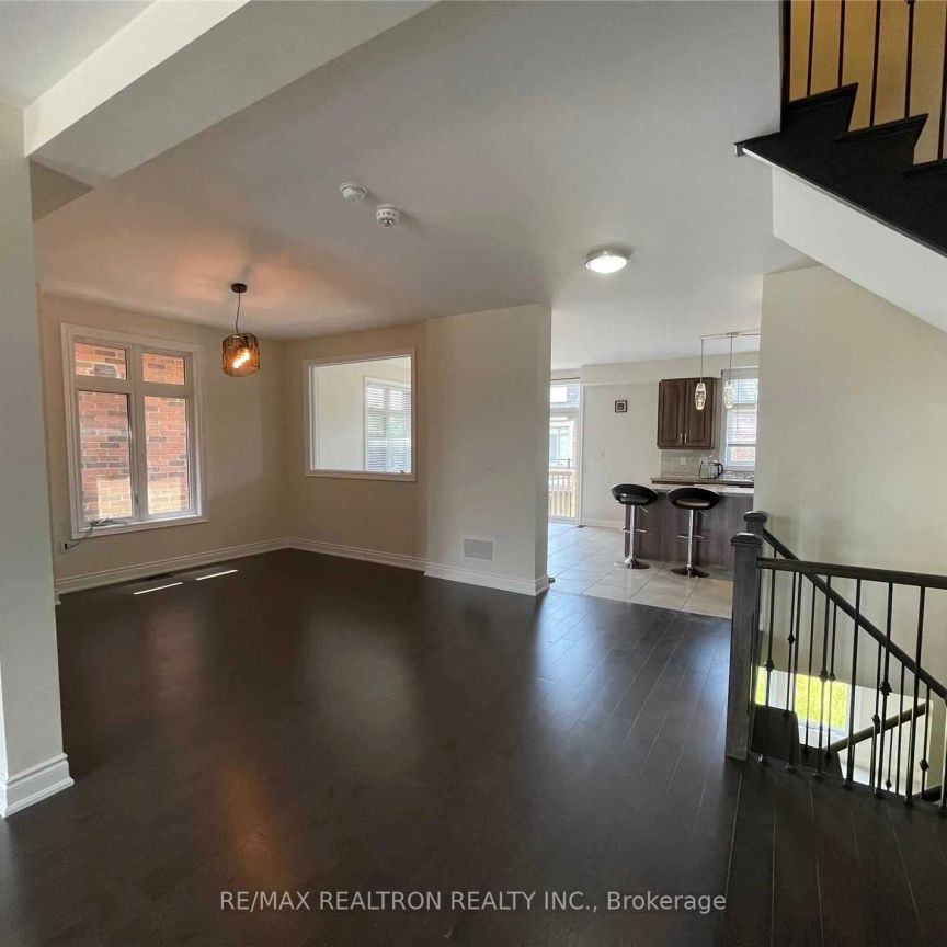 Detached Home For Lease | W9048796 - Photo 1