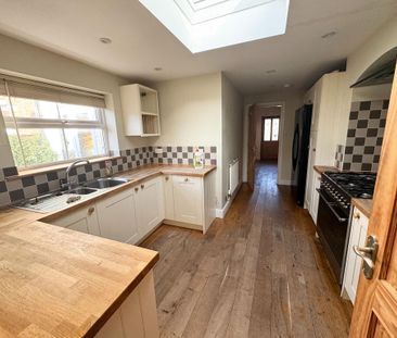 3 bedroom semi-detached house to rent - Photo 6