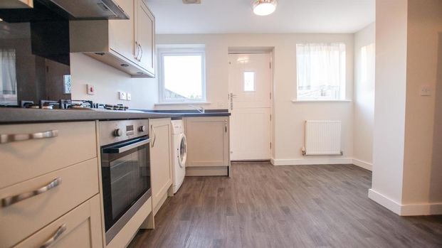 2 bedroom terraced house to rent - Photo 1