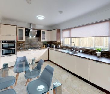 Room in a Shared House, Helston Road, LS10 - Photo 6