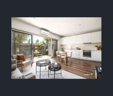 BEAUTIFUL HOME LOCATED IN BUNDOORA - Photo 1