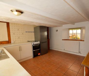 3 bedroom end of terrace house to rent - Photo 2