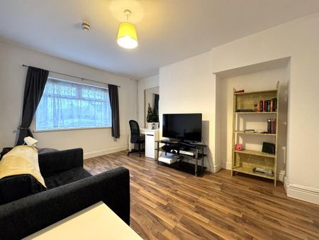 4 bedroom end of terrace house to rent - Photo 2