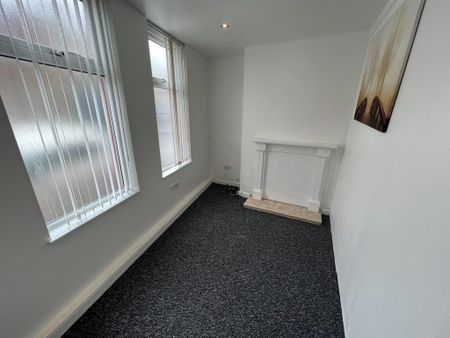 3 bedroom end of terrace house to rent - Photo 4