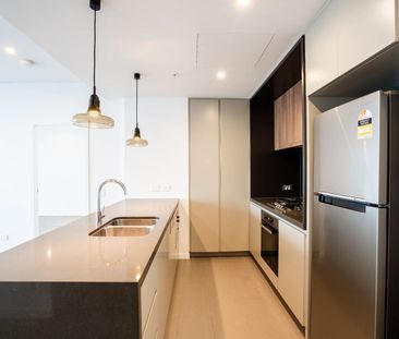 Luxury Furnished 2 Bedroom Apartment with Harbour Bridge/ Water Vie... - Photo 2