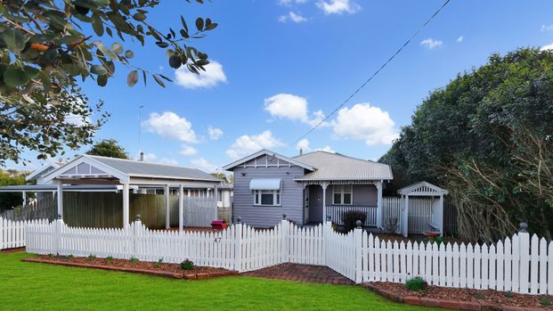 47 Suffolk Street, Rangeville QLD 4350 - House For Rent | Domain - Photo 1