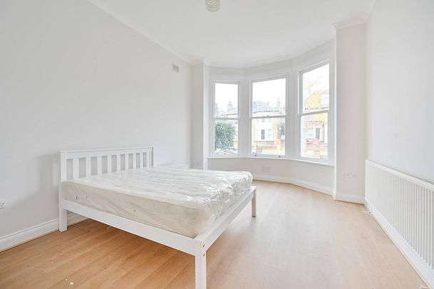 3 bedroom flat to rent - Photo 1
