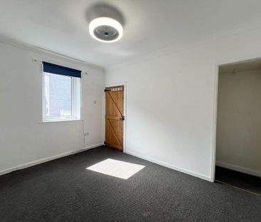 3 bedroom apartment to rent - Photo 5