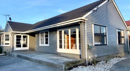 Spacious fully furnished family home in prime location! - Photo 5