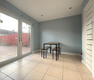 28 Chichester Square, Carrickfergus, BT38 8JU - Photo 2