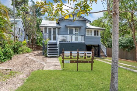 3 Bedroom unit with outdoor entertaining and lush green views! - Photo 5