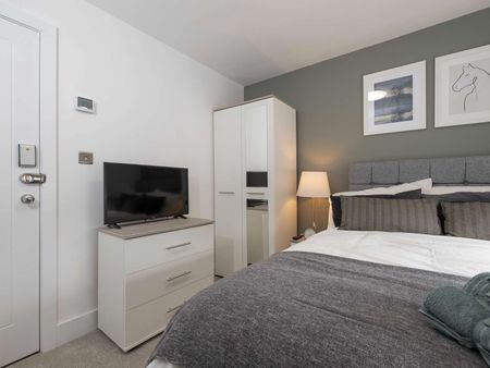 Burnell Avenue Room 8 - Photo 3