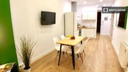 Piso de alquiler en Sagrada Família - Photo 4