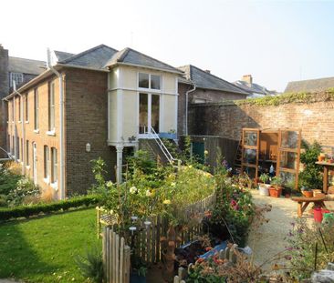 2 bedroom end of terrace house to rent - Photo 5