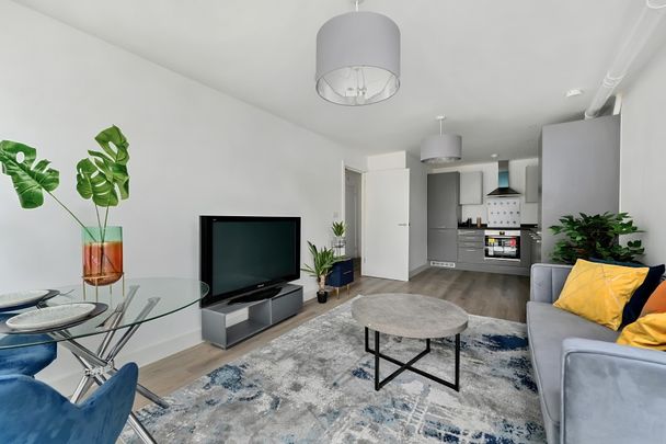 Savoy Place, Farnborough, Hampshire, GU14 - Photo 1